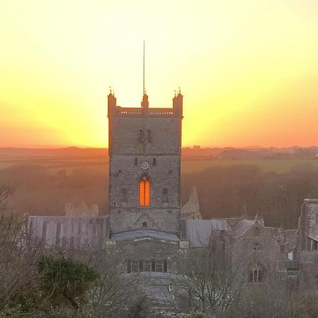 St Davids Gin & Kitchen - The Cathedral Villas Exterior photo