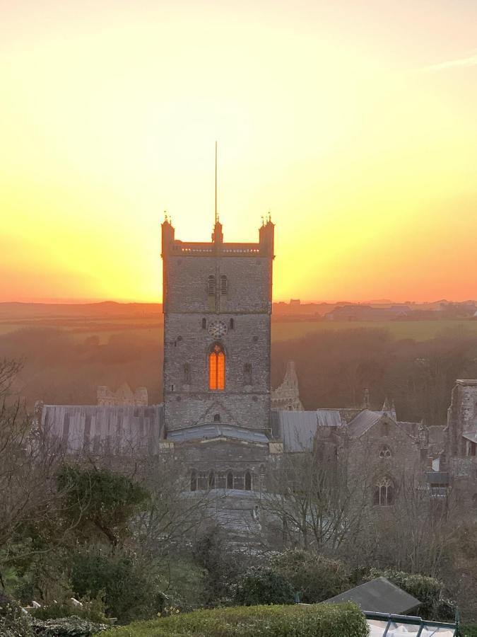 St Davids Gin & Kitchen - The Cathedral Villas Exterior photo