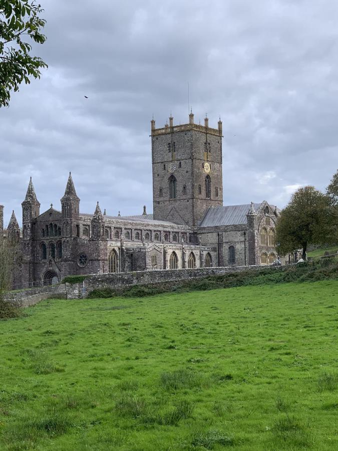 St Davids Gin & Kitchen - The Cathedral Villas Exterior photo